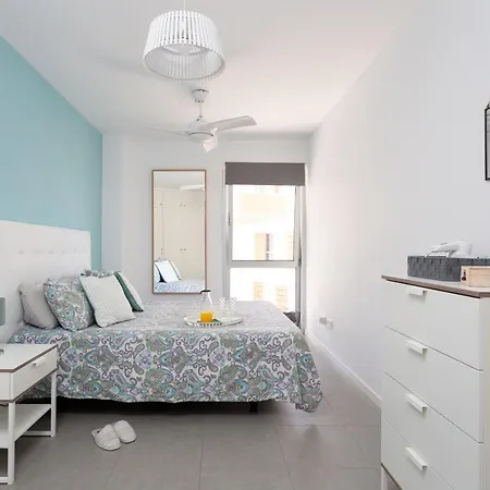 Luxury Beachfront Penthouse * エル・メダノ
