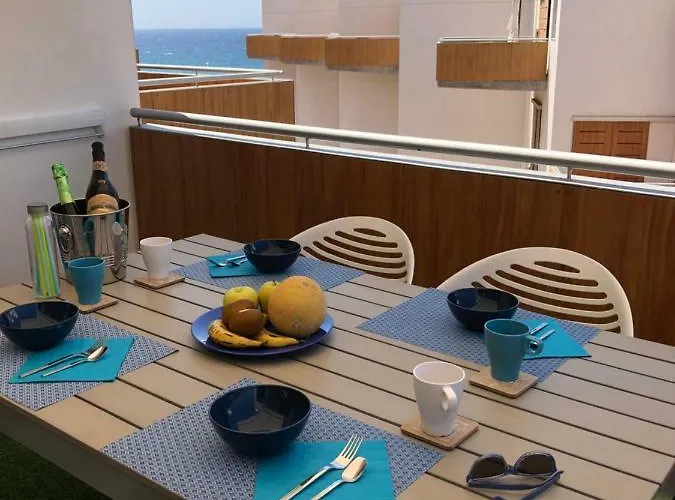 Luxury Beachfront Penthouse Apartment *