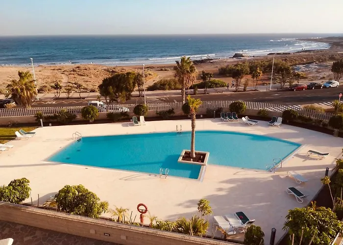 Luxury Beachfront Penthouse Apartment *