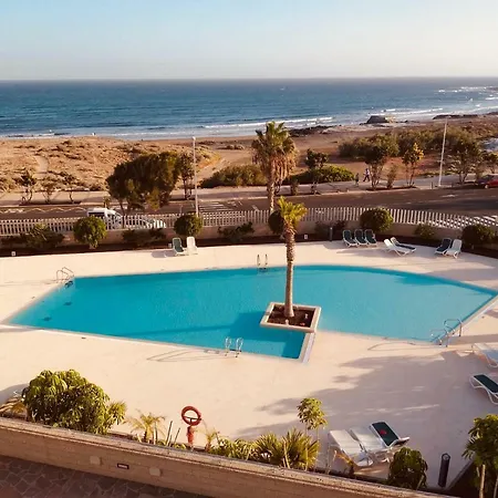 Luxury Beachfront Penthouse Apartment *